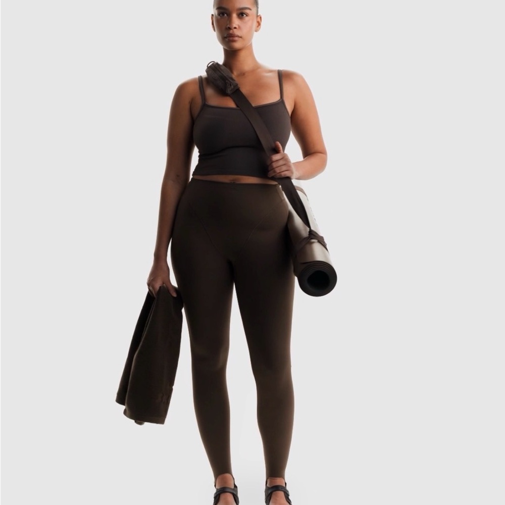 Nike SKIMS Ribbed Seamless Cami Tank - Phoenix Truffle - Medium - Picture 3 of 8